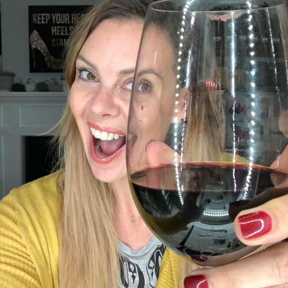 🤩Meet your top-rated Ambassador Posher! 🤩 - Picture 2 of 6